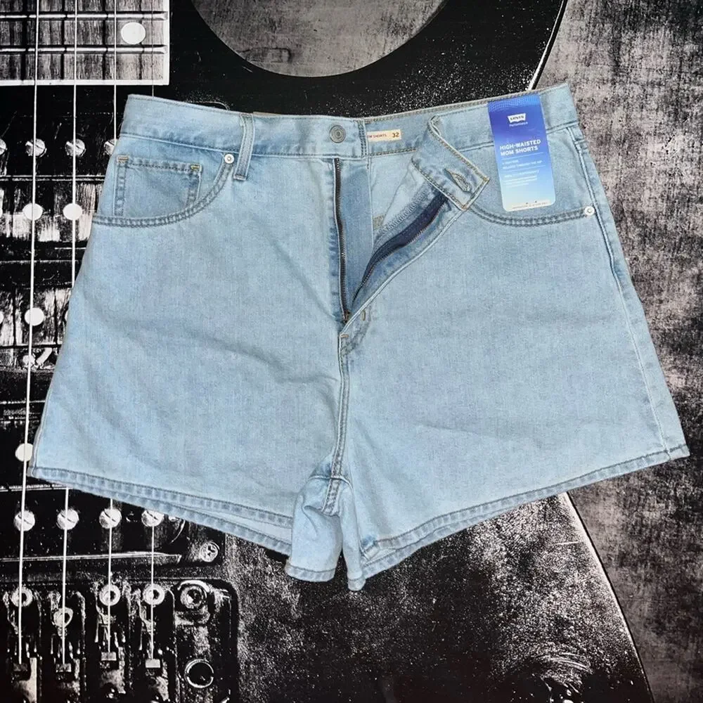 NWT Levi’s Mom Shorts